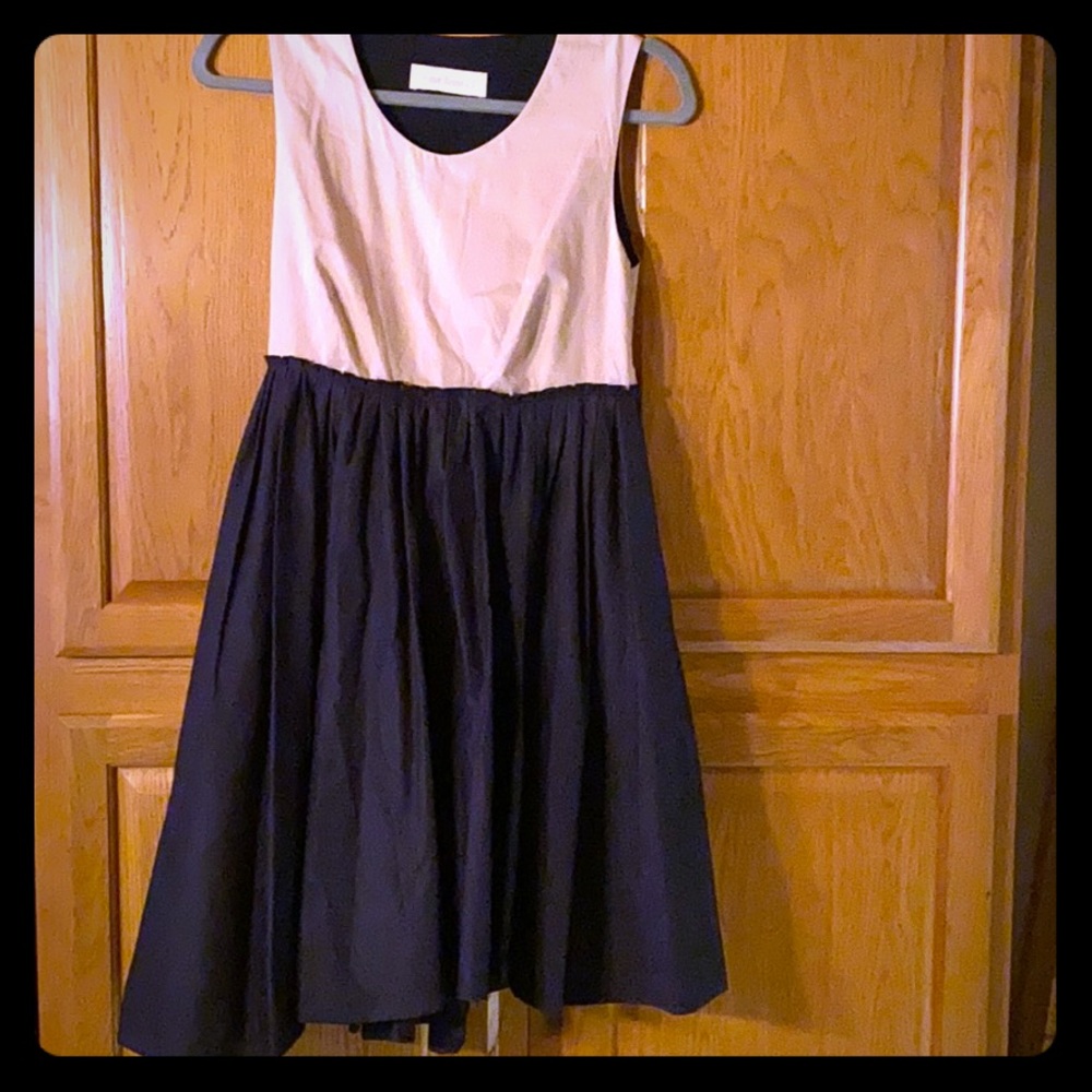 CACHAREL DREASS SIZE 6